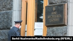 «Інформація стосовно ініціатив щодо позбавлення почесного звання «Народний артист України» артистів-громадян Росії відсутня», – додали у відомстві