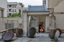 یاسمین کوزه‌گر، نوازنده ۲۲ ساله ویلنسل