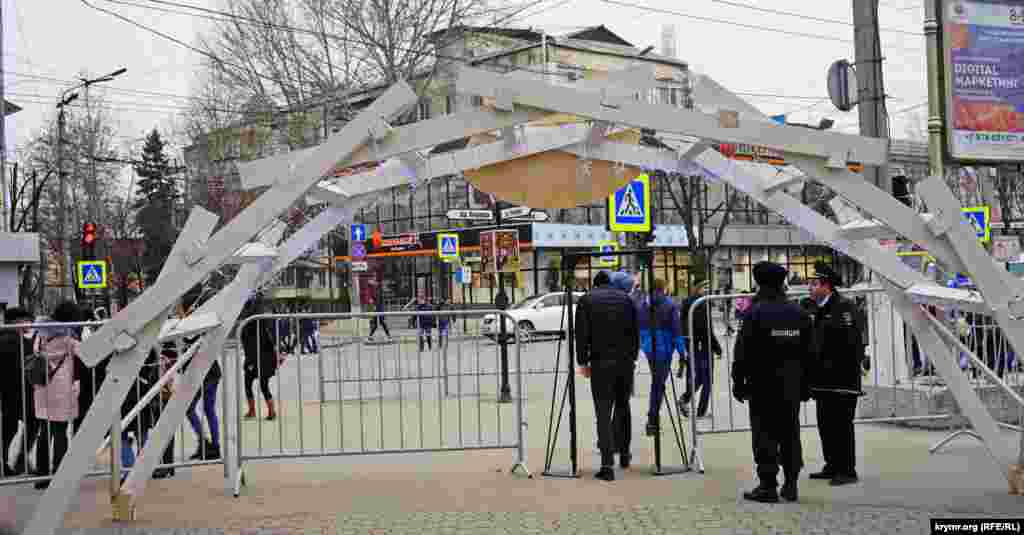 У цьому році на Масниці в сквері Треньова поліція обійшлася без металодетектора