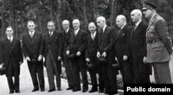 Министры иранского правительства во главе в премьером Мохаммедом Моссадыком. Фото 1952 года