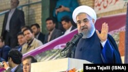 حسن روحانی در جمع حامیانش در کرمان