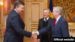 Ukraine -- Viktor Yanukovych met with Aleksander Kwasniewski and Pat Cox