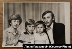 Сямʼя Пракаповічаў: Ліліян, Віталь, Ільля, Мікола. 1983 год
