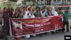 Одна из акций в Дакке против убийства блогеров, май 2015 года