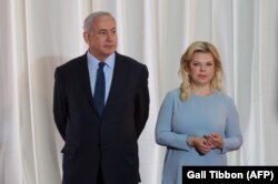 Benjamin Netanyahu xanımı Sara ilə.