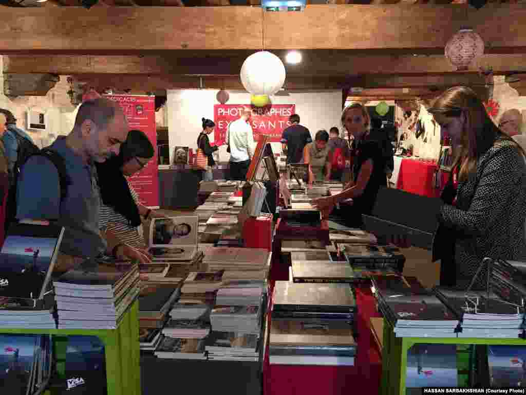 نمایشگاه کتاب&zwnj;های عکاسی در حاشیه برگزاری جشنواره &laquo;ویزا برای عکس&raquo;