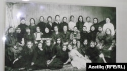Ижауда яшәгән татар кызлары, 1920 еллар