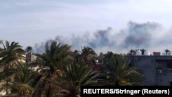 Dim iznad aerodroma Mitinga u Tripoliju, 13. april 2020. 
