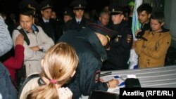 Полиция оештыручылардан протоколга кул куйдыра