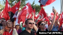 Istanbul, Turcia 2016: 24 iulie, miting pro Erdogan, selfie la miting