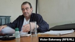 Rony Rogoff la Iași în cursul interviului cu Radio Europa Liberă