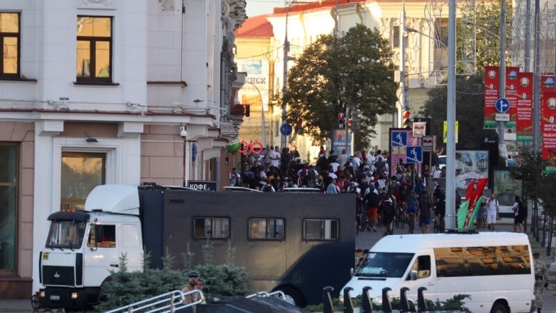 Autoritățile din Belarus au reținut trei corespondenți ai televiziunii Current Time la Minsk