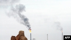 Critics say Iraq's poor infrastructure will be a major obstacle to its reaching its projected oil output.