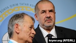 Лідери кримських татар Мустафа Джемілєв (ліворуч) і Рефат Чубаров