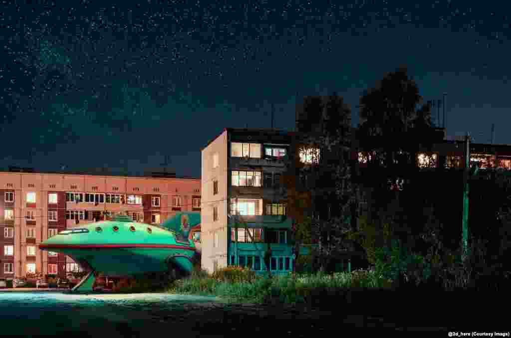 Planet Express Ship, from the Simpsons spin-off Futurama, parked between Soviet-era apartment blocks. 