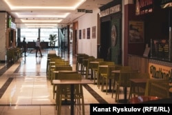 Пустующее кафе в одном из торговых центров Бишкека. 25 мая 2020 года.