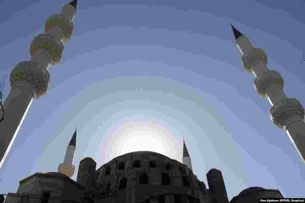 Строящаяся мечеть похожа на мечеть Коджатепе&nbsp;в Анкаре. &nbsp; 