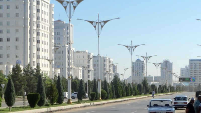 ‘Türkmenistanda alýan aýlygym maşgalama däl, diňe özüme-de ýetenokdy’