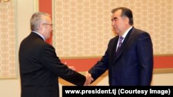 Tajik President Emomali Rahmon meets U.S. diplomat Richard Hoagland in Dushanbe on February 24. 