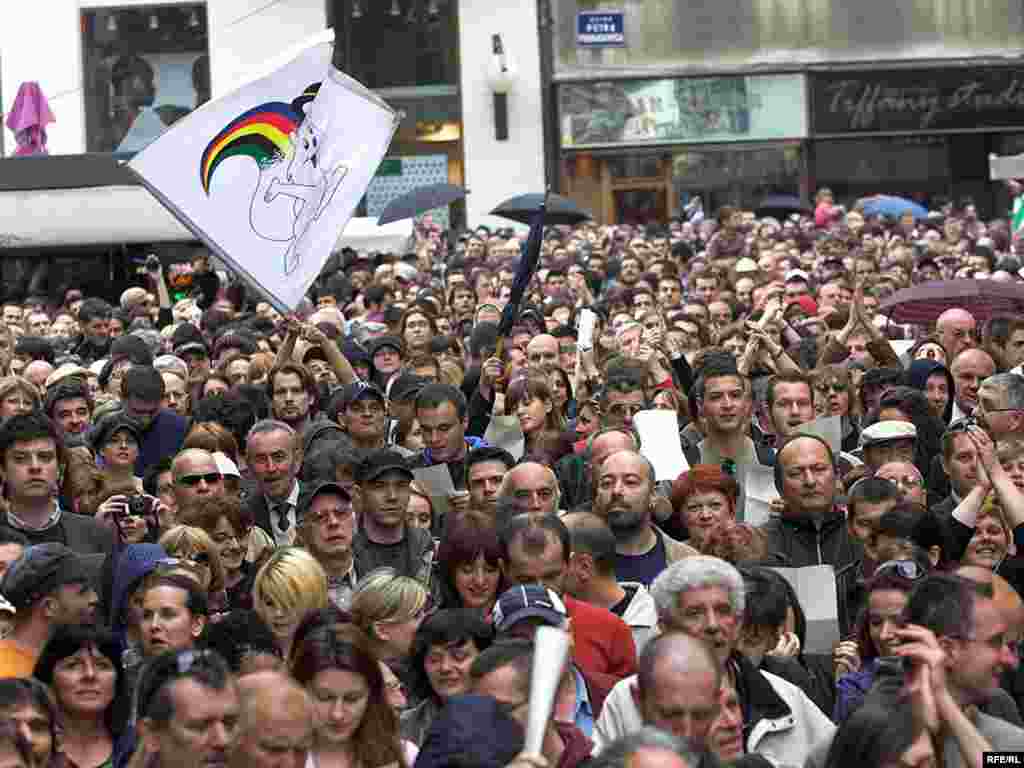 Hrvatska - Oko stotinu aktivista nevladine udruge Zelena Akcija i organiziralo je proteste u Varšavskoj ulici, zbog planirane gradnje u ovoj pješačkoj zoni, Zagreb, 18.05.2010. Foto: zoomzg