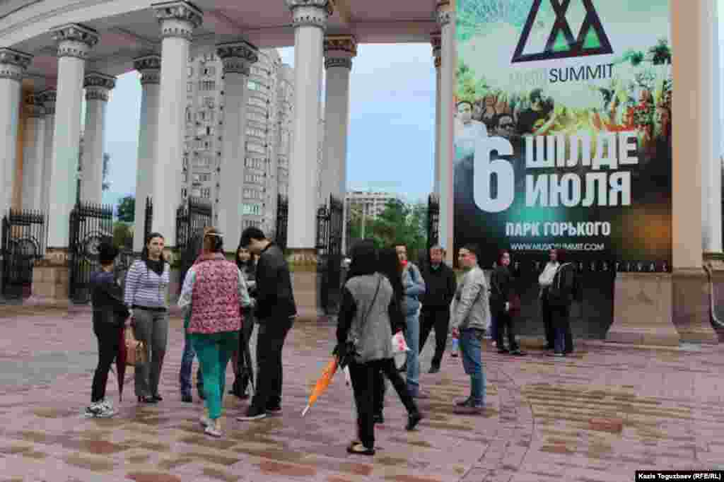 Встреча представителей диаспоры крымских татар в Центральном парке отдыха в Алматы для проведения памятных мероприятий в память о жертвах насильственного выселения из Крыма. 