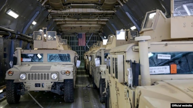 В Україну прибула перша партія американських бронеавтомобілів Humvee (HMMWV), 25 березня 2015