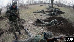 Kufitarët e Ukrainës gjatë një ushtrimi në një lokacion 120 kilometra larg qytetit Donjeck