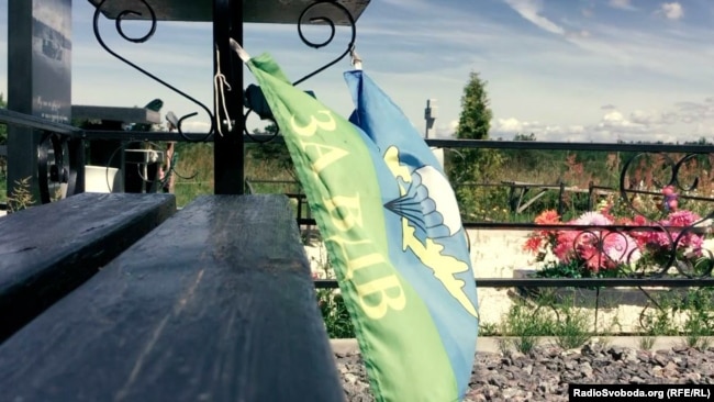 Могила десантника Леонида Кичаткина, Выбуты, 2014 год