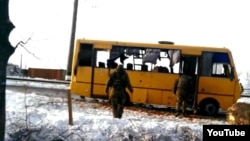 Автобус, обстрелянный под Волновахой