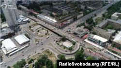 Шулявський шляхопровід, побудований у 1964 році, був закритий на реконструкцію з березня 2019 року до липня 2020-го