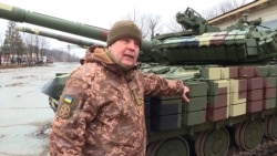 Юрій Мельник показує новий динамічний захист Т-64