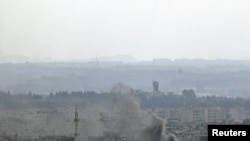 Дым от обстрела над сирийским городом Латакия