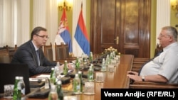 Aleksandar Vučić u vreme dok je bio premijer Vlade Srbije i Vojislav Šešelj, na konsultacije o novoj vladi u Beogradu, foto-arhiva: jun 2016. godine