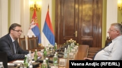 Na fotografiji iz juna 2016. godine: Aleksandar Vučić, tadašnji premijer Srbije, i političar Vojislav Šešelj