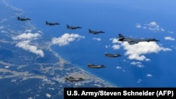Літаки ВПС і морської піхоти США виконують місію спільно з військово-повітряними силами Південної Кореї над Корейським півостровом. 2017 рік
