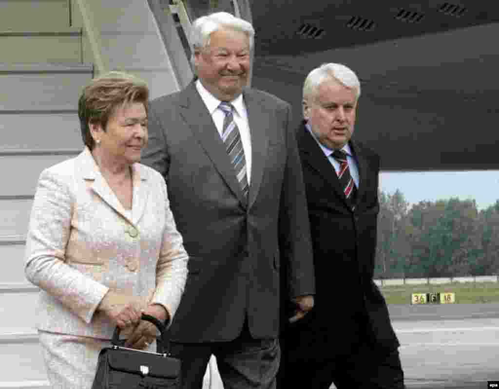 بوریس یلتسین و همسرش در لاتویا