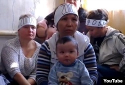 Женщины, объявившие голодовку. Алматы, 21 октября 2013 года.