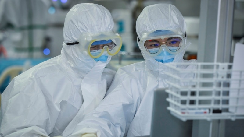 Kina mohon “fshehjen” e virusit dhe mbron OBSH-në