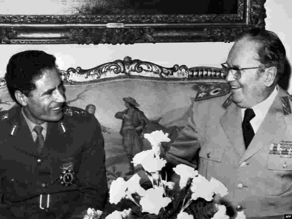 Qaddafi meets with Yugoslav President Josip Broz Tito during a visit to Belgrade on November 20, 1973.