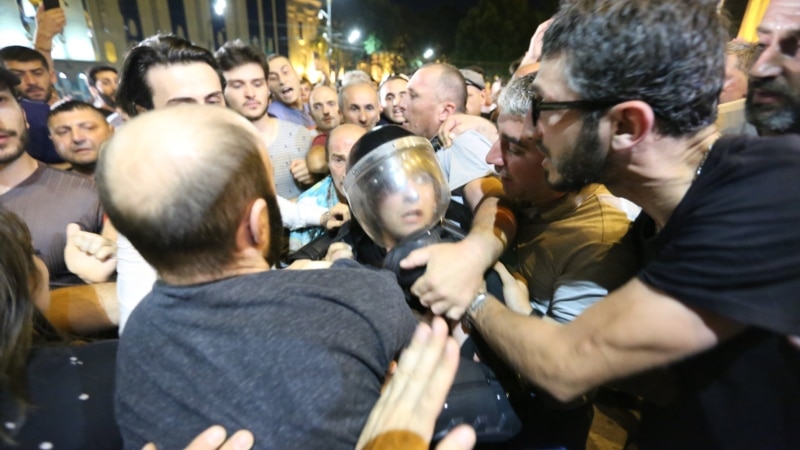 Повредени 240 луѓе на протестите во Грузија 
