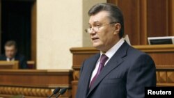 Ukraine -- President Viktor Yanukovych makes his speech from the podium at the opening first session in the parliament in Kyiv, 07Feb2012