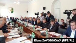 Завершилось заседание парламента созданием комиссии по изучению вопроса об экономической эффективности и экологической безопасности разведки и добычи углеводородного сырья на территории Абхазии