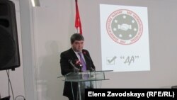 Астамур Логуа заявил, что у «Демократической Абхазии» «нет врагов ни на левом, ни на правом фланге», а ее члены умеют отличить «консолидацию вокруг идей, от консолидации вокруг кабинетов и кресел»
