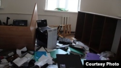 Офис "Комитета против пыток" в Грозном после погрома