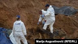Porodice žrtava ratnih zločina traže ubrzanje istraga, ekshumacija iz masovne grobnice Tomašica, Prijedor, 2016.