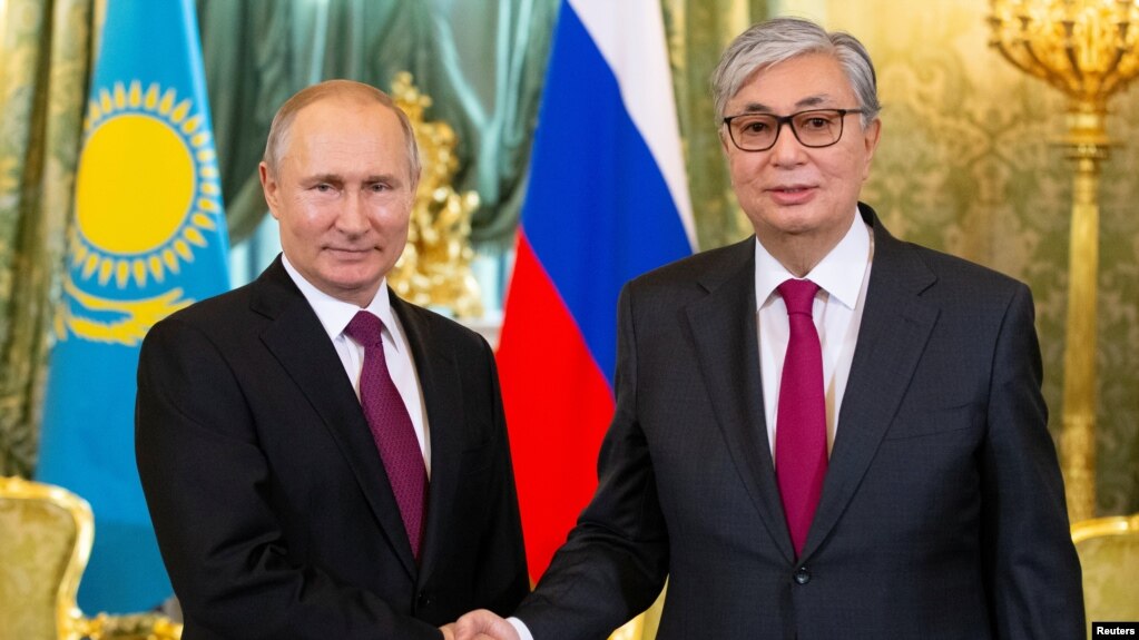 Президент России Владимир Путин (слева) и президент Казахстана Касым-Жомарт Токаев во время переговоров в Кремле, Москва, 3 апреля 2019 года. 