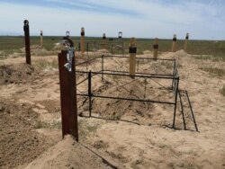 Коронавирустан қайтыс болғандардың зираты. Алматы облысы, Қараой ауылы маңы. 16 маусым 2020 жыл. Көрнекі сурет.