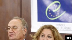 ATƏT-in müşahidə missiyasının başçısı səfir Boris Frlets və Avropa Parlamentinin müşahidə missiyasının rəhbəri Mari Enn İsler Bequin, Bakı, 16 oktyabr 2008