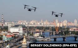 Конвертоплани США CV-22B Osprey в небі над Києвом під час військових навчань Rapid Trident 2020, 23 вересня 2020 року