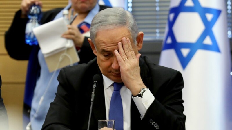 Израелскиот премиер на обвинителна клупа за корупција
